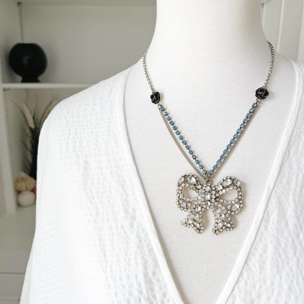 Betsey Johnson Bronze Blue Rhinestone Embellished Bow Statement Necklace - Picture 1 of 5